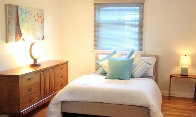 West Eugene House | Modern Mid-Century Dream at Jackson Star - Guest Rated 9.8