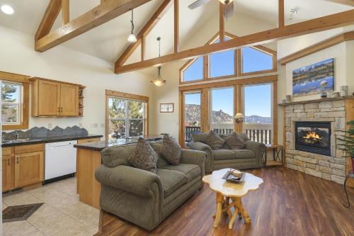 Estes Park Apartment | Discover Jackstraw Mountain 32 Condo: Family-Friendly Retreat