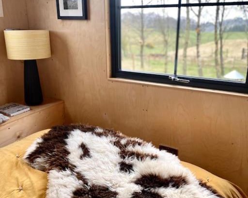 Glenfarg House | Cozy Retreat at Jacob the NestPod with Kitchen & Pet Friendly