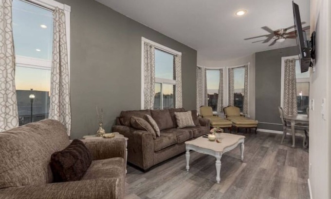 Payette Apartment | Experience Elegance at Jacobsen Loft with Spa & Breakfast