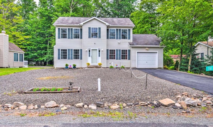 Tobyhanna House | Enjoy Relaxation at Tobyhanna Family Home with Jacuzzi