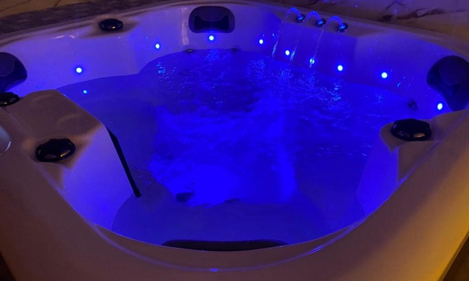 Old Town Apartment | Relaxing Jacuzzi Apartment in Historic Old Town