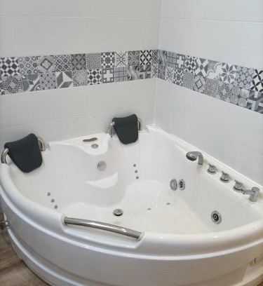 Carcacia House | Enjoy Family Fun at Jacuzzi Barcala - Rated 8.7/10