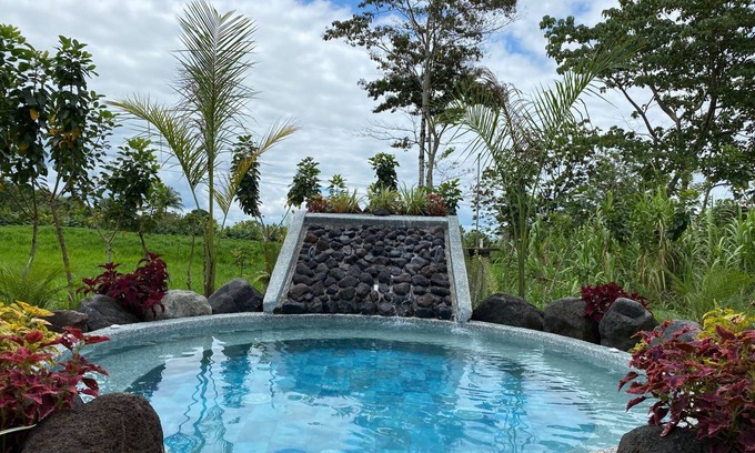 Penjamo Villa | Relaxing Jacuzzi & Event Space for Unforgettable Gatherings