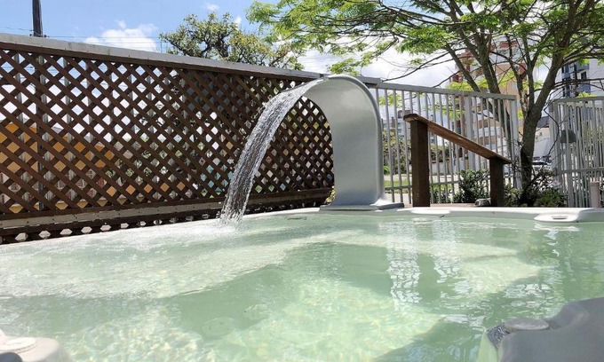 Guaratuba House | Prime Location: Just Steps from Central Beach with Hot Tub