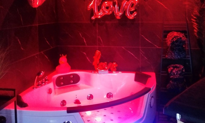 Epernay Apartment | (Jacuzzi, Netflix, Massage)💖 Love & Relax 🛀🍾