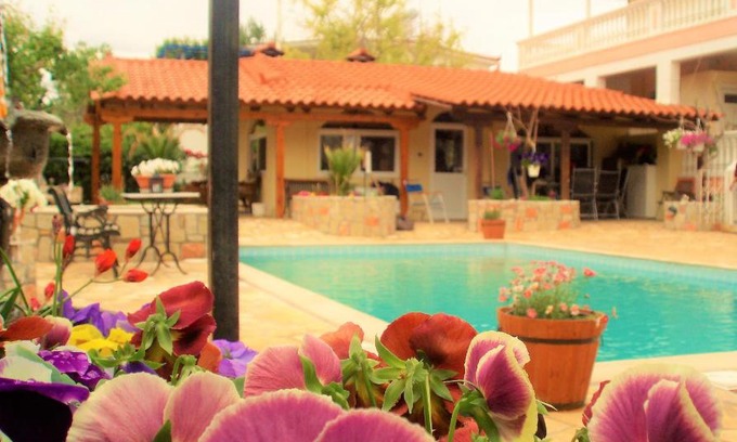 Chalcis Apartment | Pet-Friendly Jacuzzi Pool House with Ocean View