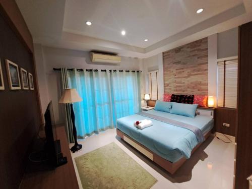 Huai Yai Villa | Pet-Friendly Jacuzzi Pool Villa with Hot Tub & 9/10 Rating