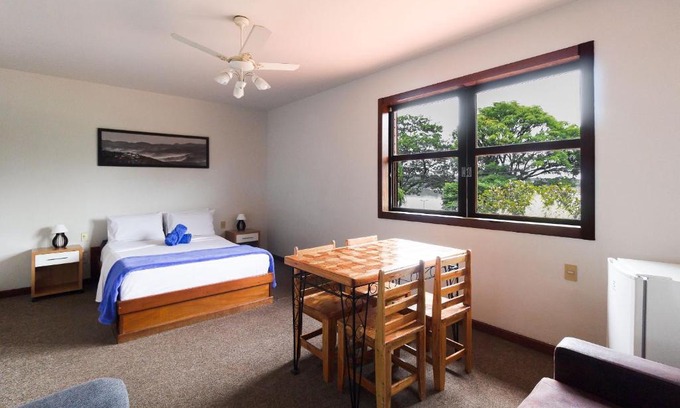 Bandeirantes Apartment | Private Jacuzzi with Scenic Views at Lagoa da Pampulha