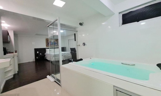 Sao Luiz Apartment | Indulge in a Private Jacuzzi at Pampulha Retreat