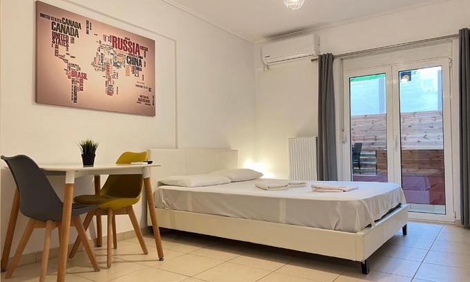 Pallini Apartment | Relaxing Jacuzzi Studio Near Athens Airport for Families