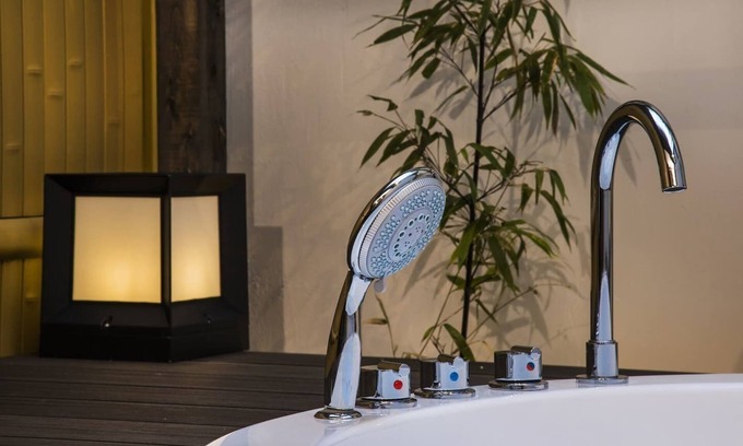 Shimogyo Apartment | Indulge in Our Relaxing Jacuzzi Suite with Spa Amenities