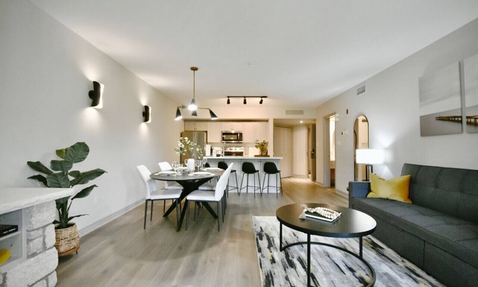 Oro-Medonte Apartment | Top-Rated Jacuzzi Suite with Full Kitchen for Your Stay