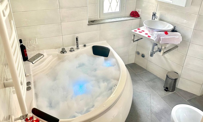 Velletri House | Cozy Retreat at The Little House of Sin: Pet-Friendly Haven