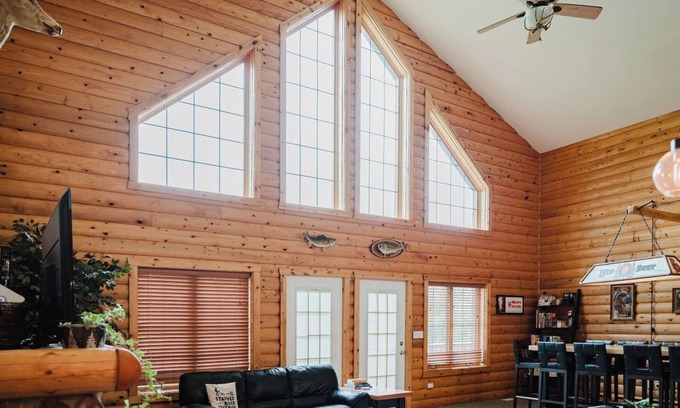 Oglesby Cabin | Family-Friendly Retreat with Jacuzzis & Entertainment Area