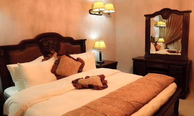 Amman Apartment | Welcoming Jad Hotel Suites: Family-Friendly with Hot Tub