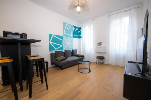 4th Arrondissement Apartment | Elegant Jade Apartment in the Heart of Marseille