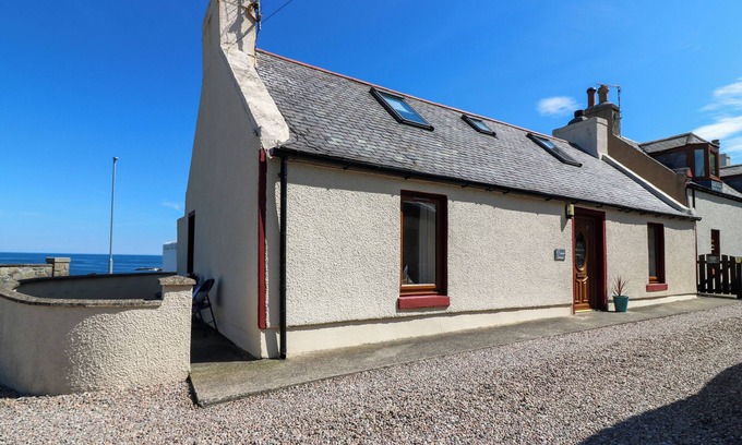 Macduff Cottage | JADE COTTAGE, pet friendly, character holiday cottage in Macduff