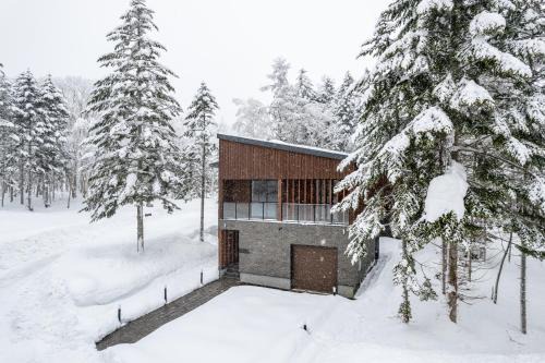 Hirafu Ski Chalet | Discover Jade Rabbit: Family-Friendly Stay with Hot Tub