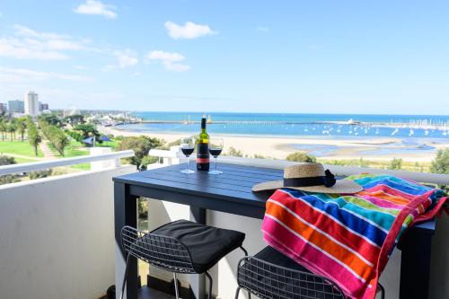 St Kilda West Apartment | Uninterrupted Views at Jade - Family-Friendly St Kilda Stay