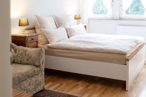 Holdorf Apartment | Guest Rated 10/10: Family-Friendly Jagdhaus zu Amtern
