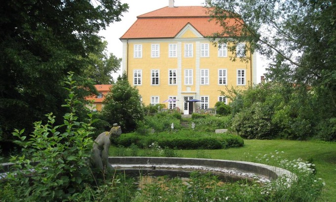 Quitzin Bed & Breakfast | Discover Jagdschloss Quitzin: Family & Pet Friendly Retreat