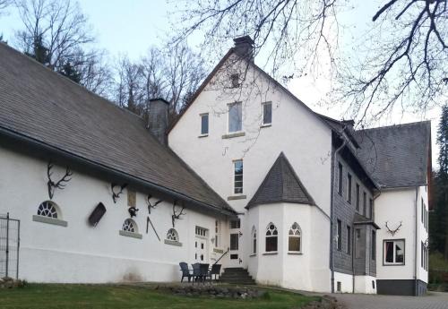 Winterberg Apartment | Top-Rated Family Stay at Jagdschloss Siedlinghausen