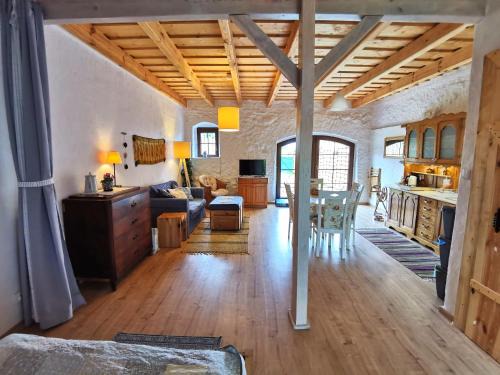 Wydminy Apartment | Jagodowy Sad: Cozy Cottage with Ocean Views and Gardens