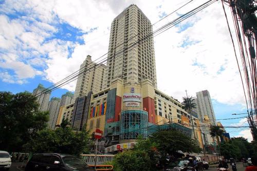 Jakarta Apartment | Budget-Friendly Stay at Jakarta Residence with Pool & Hot Tub