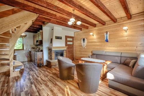 Cisna House | Discover Jakubowy Domek - Family-Friendly Retreat with 9.9 Rating