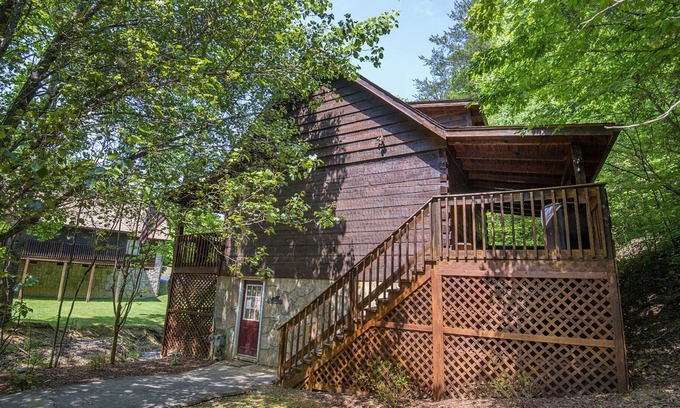 Pigeon Forge Cabin | Jalyns Treehouse by Eagles Ridge Resort