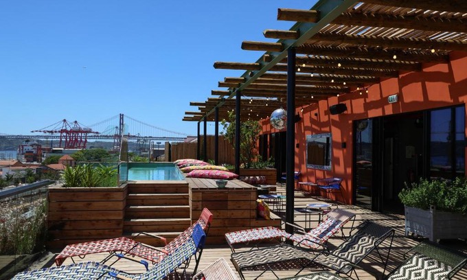 Santos Hotel | Explore JAM Lisbon: Oceanfront Bliss with Top Amenities