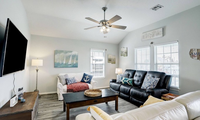 Jamaica Beach House | Waterfront Home in Jamaica Beach with Kayak and Fishing Gear