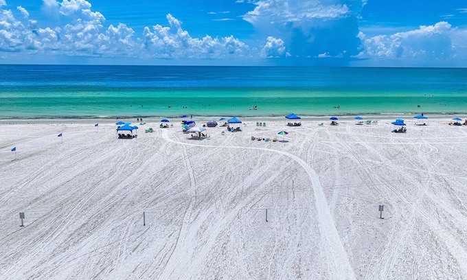 Siesta Key Condo | Exceptional Jamaica Royale with Ocean View & Pool Access