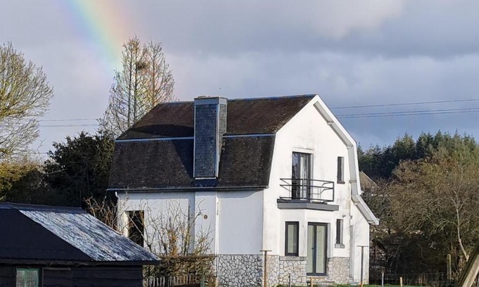 Villers-sur-Lesse Villa | Family-Friendly Escapes at Jamblinne 43: Pet Welcoming Stay