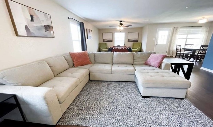 Killeen House | Discover Comfort at James Inn with Pet-Friendly Amenities