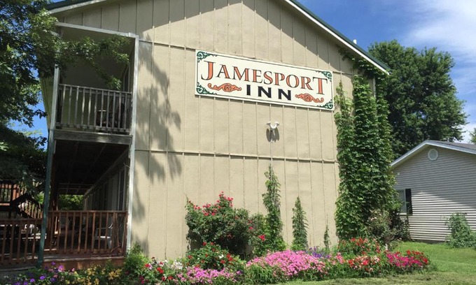 Jamesport Hotel | Pet-Friendly Comfort at Jamesport Inn - Review Score 7.5