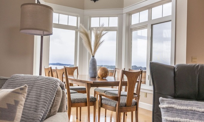 Sitka House | Family-Friendly Jamestown Bay Retreat with Kitchen & 10/10 Rating