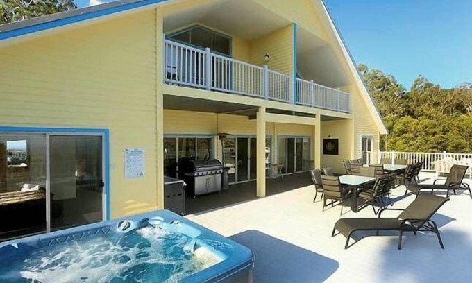 Vacy House | Discover Jamevin Mountain Retreat: Perfect for Families & Groups