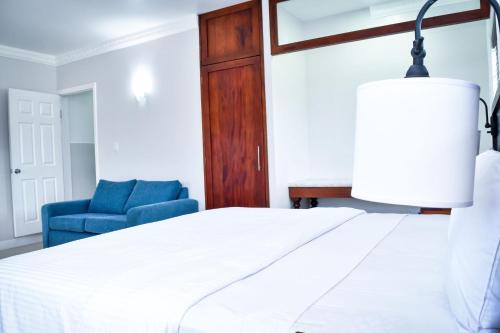 Mandeville Bed & Breakfast | Beachfront Bliss at JamGolia Place with Pool & Breakfast