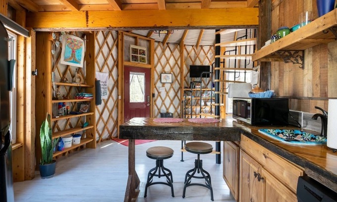 Fancy Gap Cottage | Pet-Friendly Jamie's Yurt with Hot Tub & Scenic Views