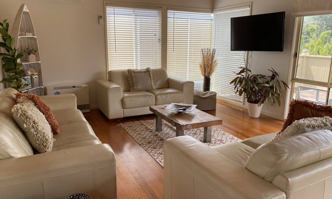 Jan Juc House | Beachfront Bliss: Jan Juc Break with Ocean Views & Spa