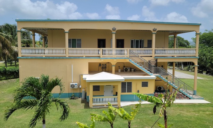 Estate Plessen 2 Condo | Cozy Jane's Hideaway: Family-Friendly with Kitchen & Breakfast