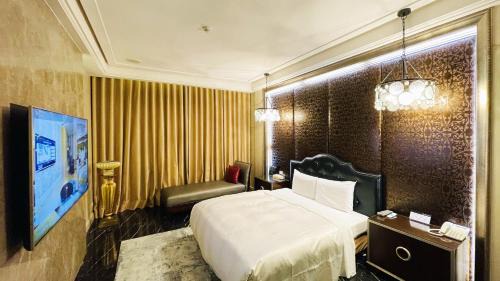 North District Hotel | Discover Janeeyre Motel: Family-Friendly with Breakfast Included