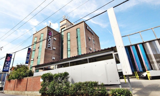 Jangseong Hotel | Eco-Friendly Comfort at Jangseong Hyu with Breakfast Included
