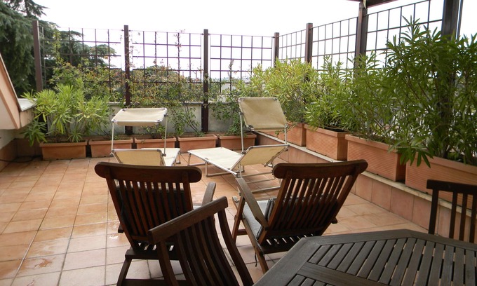Gianicolense Apartment | Ideal Janiculum Studio with Large Terrace near Trastevere