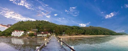 Ranong Hotel | Discover Jansom Beach Resort with Oceanfront Pool Access
