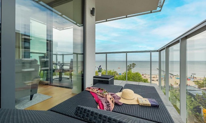Mielno Apartment | Cozy Oceanfront Getaway - Jantaris Luxury Apartment, Mielno