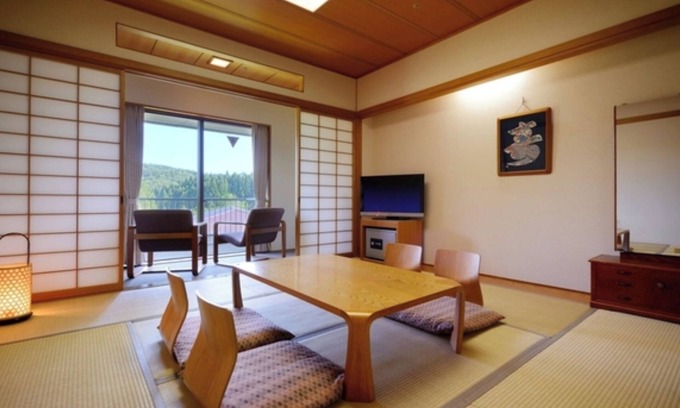 Iwanuma Hotel | Japanesestyle room with 8 tatami mats and a bath /Iwanuma Miyagi