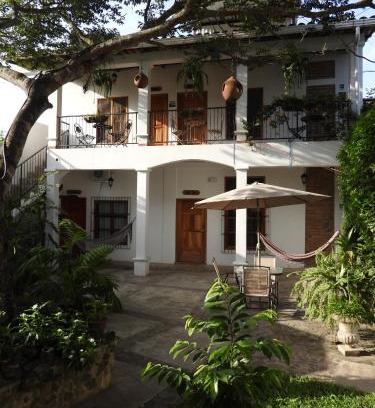 Gracias House | Cozy Jardín Café Hotel & Restaurant: Pet-Friendly Stay